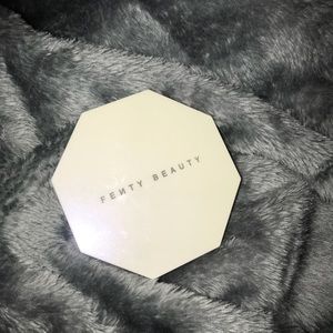 Fenty highlighter